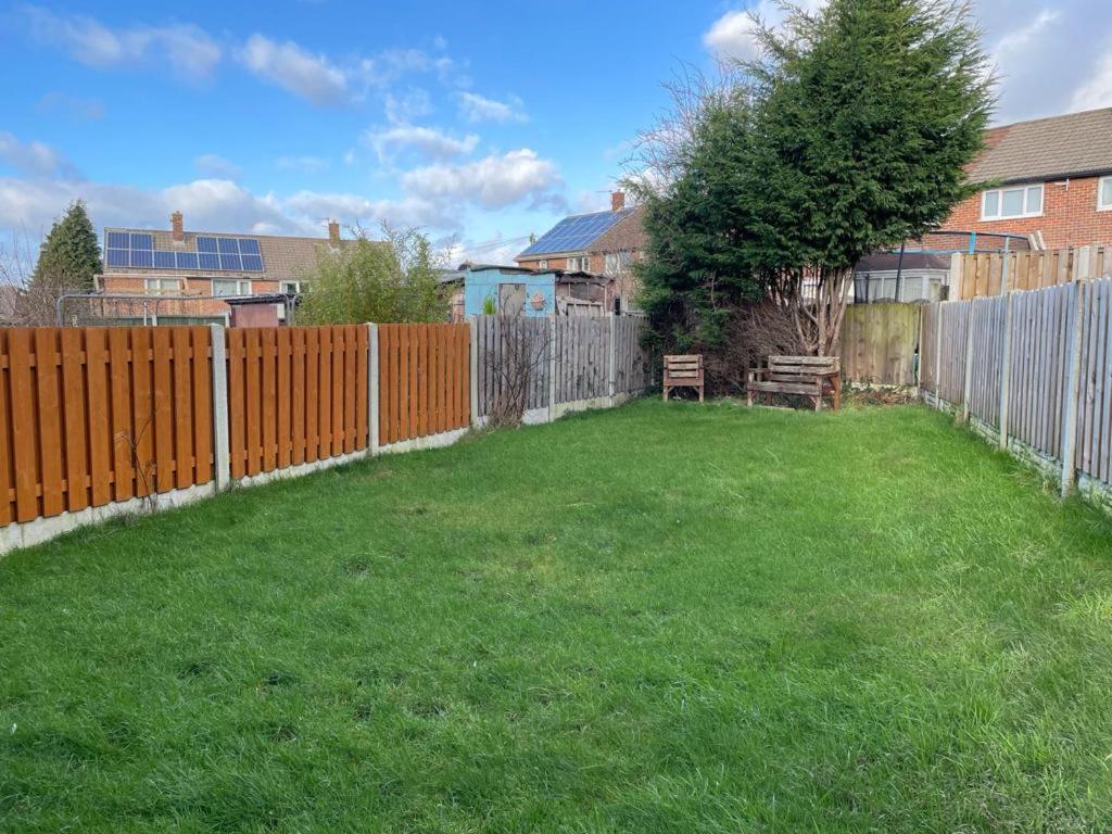 Stunning 3 Bedrooms House With Garden And Free Parking Barnsley Exteriér fotografie